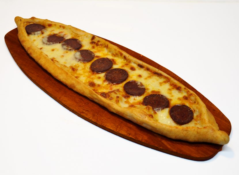 Kaşarlı Sucuklu Pide